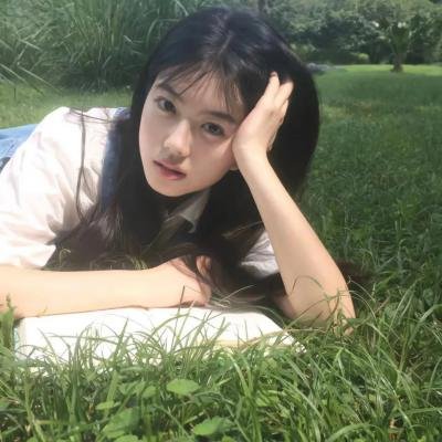 与一位女士合影海报