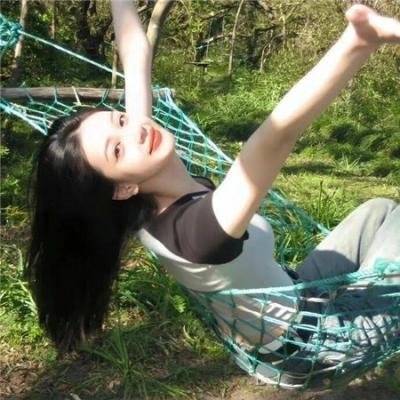 女人与英雄海报